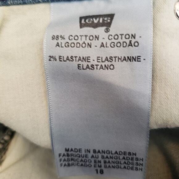 LEVIS LIGHT WASH COTTON CUFFED SHORTS SIZE 18 - Picture 5 of 6